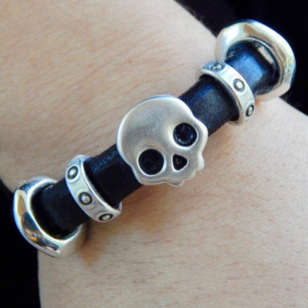 Leather Bracelet - Regaliz Licorice Leather - Punisher Skull HANDMADE (6" WRIST)